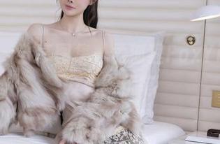 秀人网 – 分享图集，孟狐狸FoxYini的女友光影伏笔