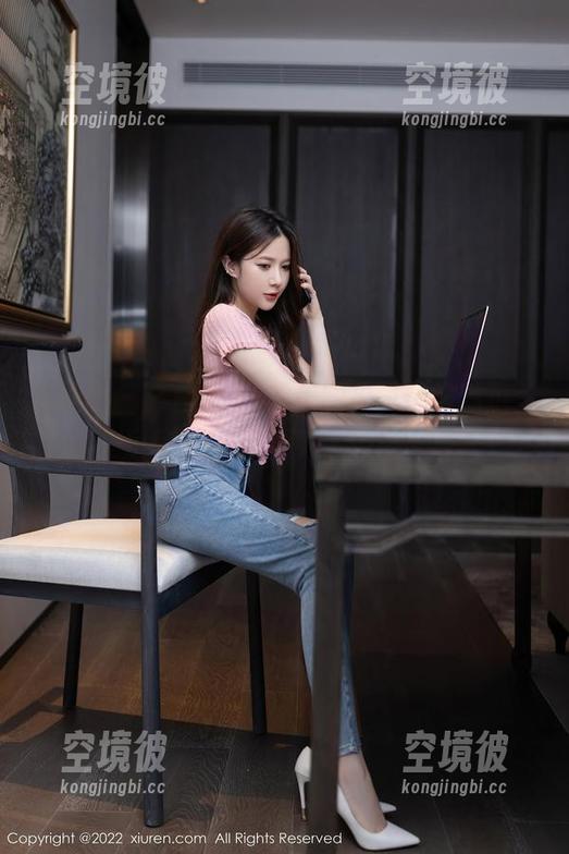 秀人网 - 拿白芷yy的美图来说，这精选里的美足写照，后期可真没少下功夫。
