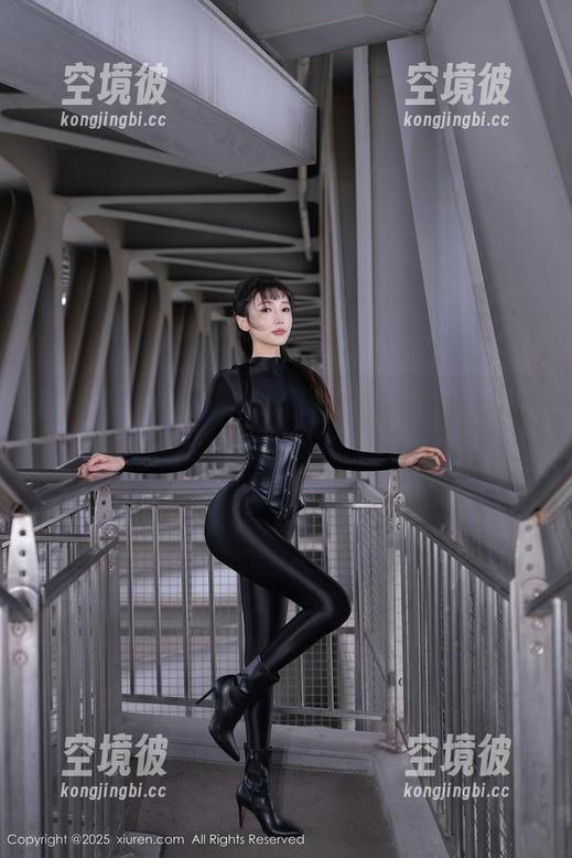 秀人网 - 写真中的居家时光，陈巧蓓isabella教你如何凌乱得美丽