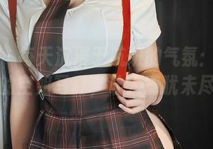 秀人网 – 每天沉浸于航班的气氛：龙泽美曦的空姐写真，让人意犹未尽！