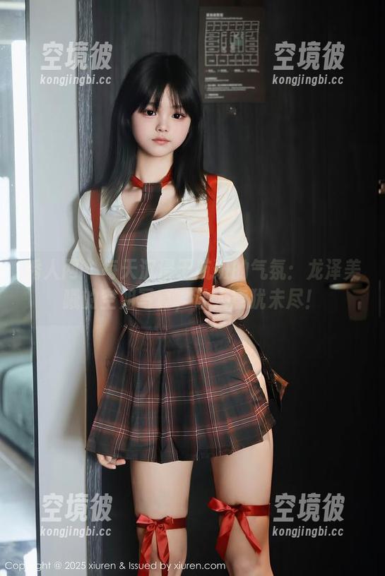 秀人网 - 每天沉浸于航班的气氛：龙泽美曦的空姐写真，让人意犹未尽！