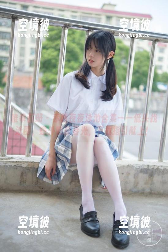 稚乖画册 - 赤西夜夜泳池合集——低头找泳圈，意外收获春光，下载指引献上！