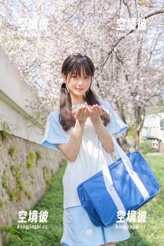 稚乖画册 - 赤西夜夜的奇趣定制写真，露颜里藏着小尴尬。