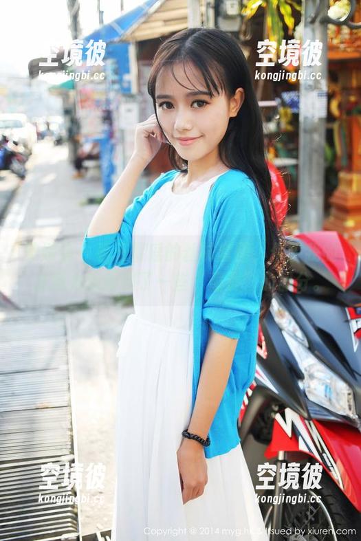 美媛馆 - 看王馨瑶的丝袜套图，似乎我的注意力被拉到了一些“重要”的部分。