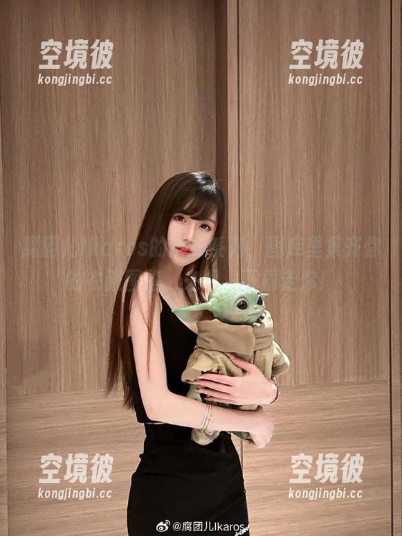 腐团儿Ikaros的皮衣系列，图库里集齐你的衣服图鉴，来吧，下载走你！