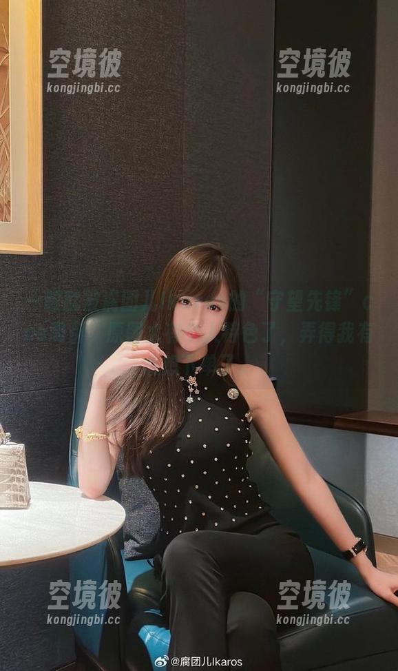 一眼就被腐团儿Ikaros的“守望先锋”cos吸引，原图太有个人特色了，弄得我有点想下单了。