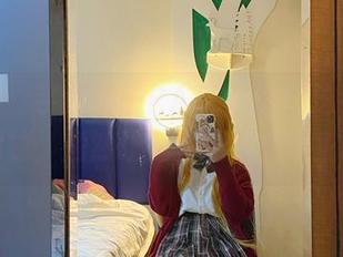 在线中，芋圆侑子PA15自拍，这手指的摆放，居然让我开始思考人生？