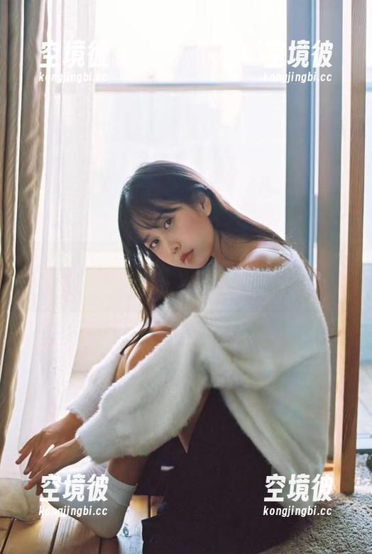 萌芽儿o0+美脚=绝配，更新之后的眼神估计能溶化冰山！