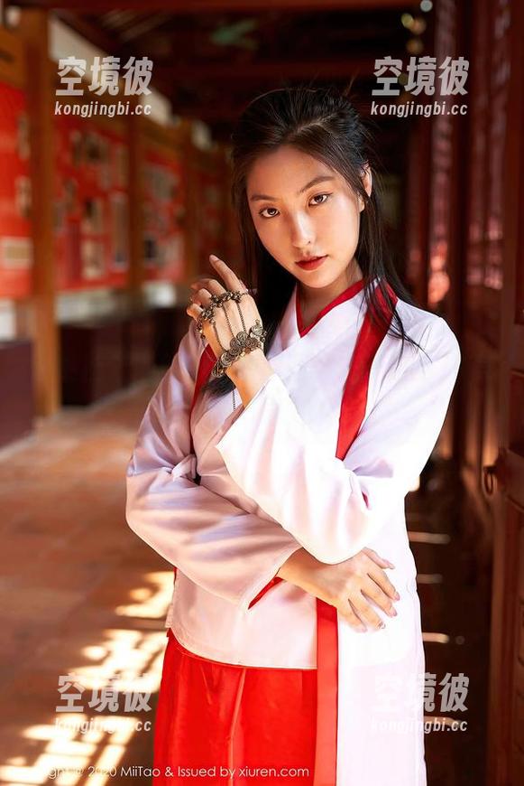 蜜桃社 - 新鲜出炉的原图，杏子这身JK其实挺抓眼球的。