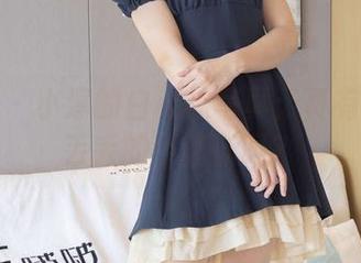 袜啵啵 – 小淳的白棉袜写真：真有那么一丢丢的小清新吗？