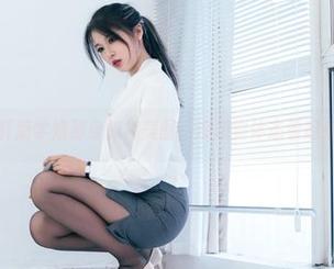 在线围观轩萧学姐那身旗袍美图，没想到体态看起来…好自信