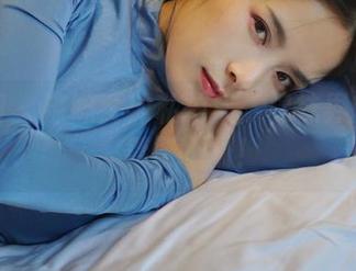 微密圈 – 辣妈女神私拍集：棉袜界的翘楚，桀骜不驯！