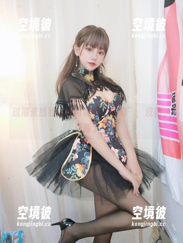 过期米线线喵 过期米线线喵在网袜中“打洞”,没错,更新了哦