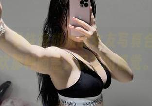 微密圈 – 看铁锤姐姐的女友写真合集，喜欢那种随意又飘忽的感觉。
