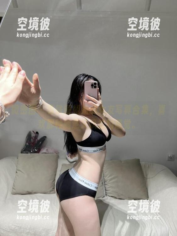 微密圈 - 看铁锤姐姐的女友写真合集，喜欢那种随意又飘忽的感觉。