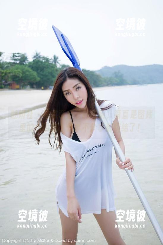 魅妍社 - 瞧瞧萌奈子的眼镜，简直是图库里的小明星，分享不分享都纠结了！
